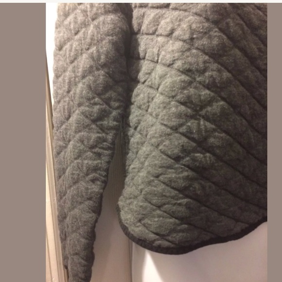 J. CREW Charcoal Gray Black Quilted Crop Sweatshirt Long Sleeves Textured Knit - Picture 4 of 8